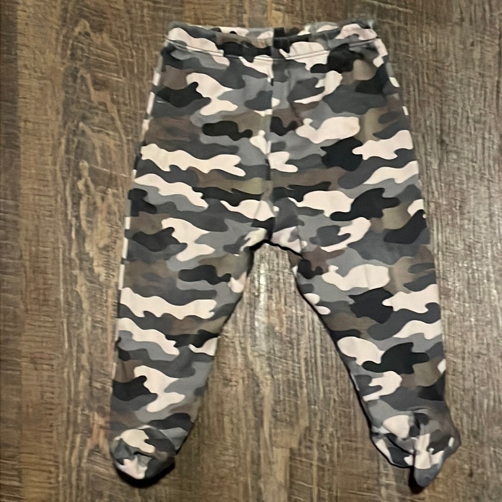Luggi Baby Footie Joggers Camo Size 9-12 Months